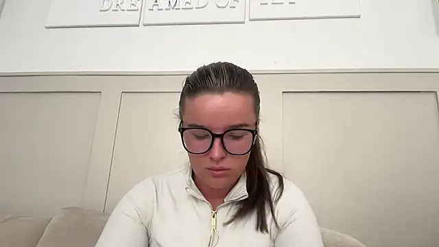 maisiesmithx online show from 09/09/25, 12:37