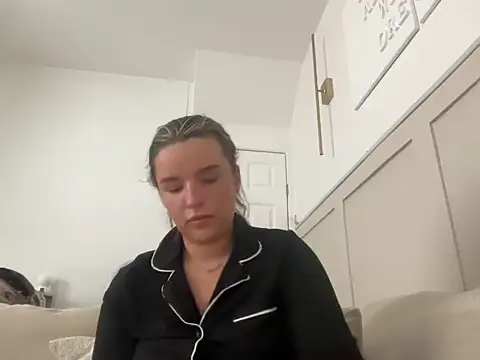 maisiesmithx online show from 09/17/25, 10:06