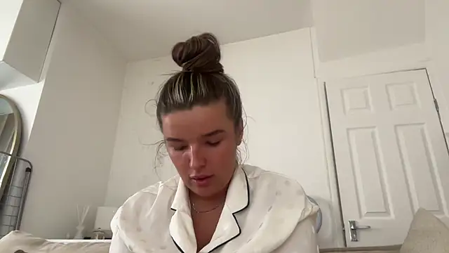 maisiesmithx online show from 09/18/25, 09:00