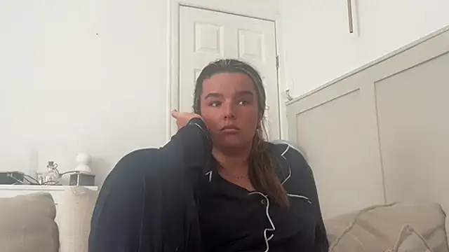 maisiesmithx online show from 09/29/25, 11:37