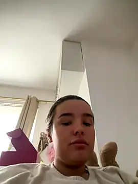 maisiesmithx online show from 10/08/25, 10:57