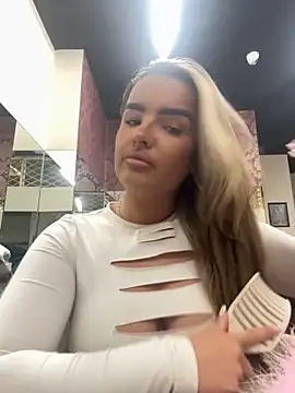 maisiesmithx online show from 10/19/25, 01:50