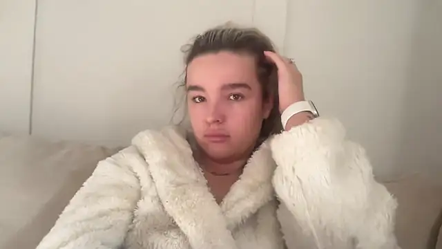 maisiesmithx online show from 11/17/25, 10:21