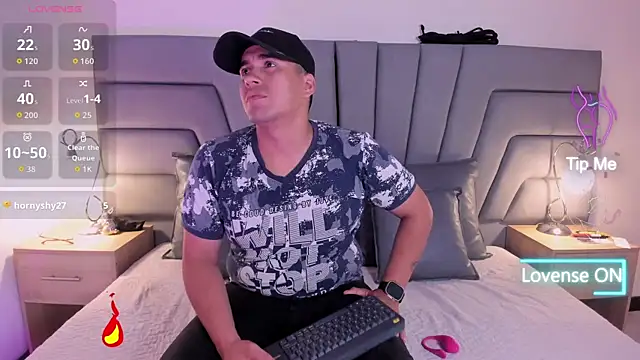 Snapshot of Vale_n_Matt chatting on 11/09/25, 03:49 Vale n Matt online show from 11/09/25, 03:49