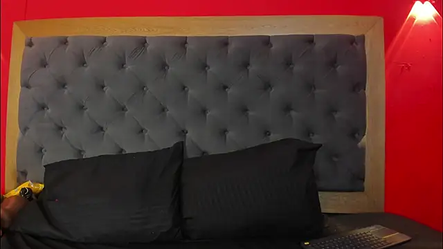 YayaHilton online show from 10/05/25, 05:17