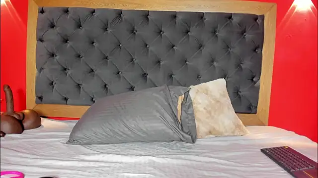 YayaHilton online show from 10/09/25, 05:27