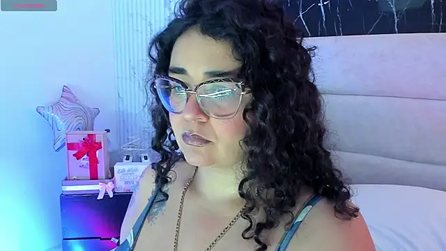Reginavegaa online show from 05/18/26, 11:49