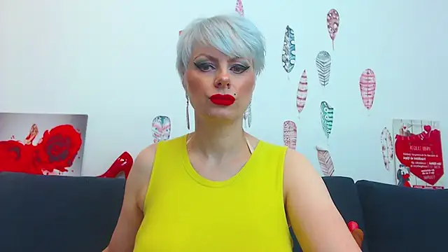 Snapshot of ForeverBarbie_ chatting on 10/13/25, 09:48 ForeverBarbie online show from 10/13/25, 09:48