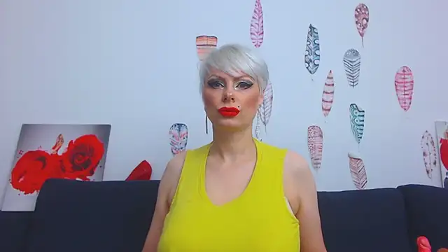 Snapshot of ForeverBarbie_ chatting on 10/20/25, 11:05 ForeverBarbie online show from 10/20/25, 11:05