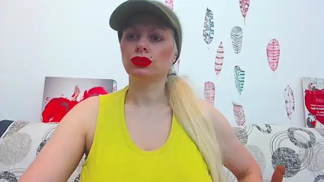 Snapshot of ForeverBarbie_ chatting on 12/15/25, 02:16 ForeverBarbie online show from 12/15/25, 02:16