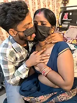 Snapshot of Indian_Lust_Couple chatting on 12/17/24, 06:20 Indian Lust Couple online show from 12/17/24, 06:20