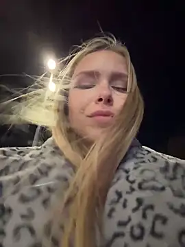 Snapshot of mur_girl chatting on 12/11/24, 04:09 mur girl online show from 12/11/24, 04:09