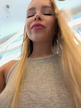 Snapshot of mur_girl chatting on 12/19/24, 09:40 mur girl online show from 12/19/24, 09:40