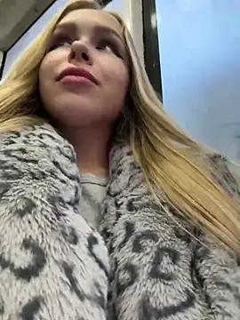 Snapshot of mur_girl chatting on 12/19/24, 12:45 mur girl online show from 12/19/24, 12:45