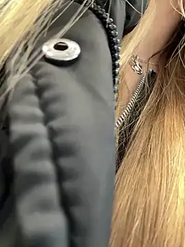 Snapshot of mur_girl chatting on 02/19/25, 08:22 mur girl online show from 02/19/25, 08:22