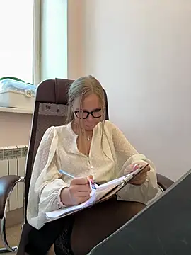 Snapshot of mur_girl chatting on 02/20/25, 02:24 mur girl online show from 02/20/25, 02:24