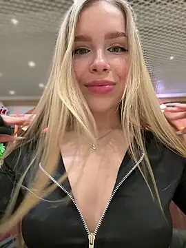 Snapshot of mur_girl chatting on 03/06/25, 07:57 mur girl online show from 03/06/25, 07:57