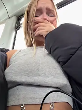 Snapshot of mur_girl chatting on 03/07/25, 10:24 mur girl online show from 03/07/25, 10:24