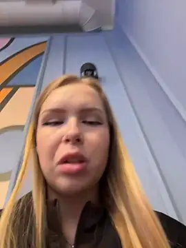 Snapshot of mur_girl chatting on 10/05/25, 12:14 mur girl online show from 10/05/25, 12:14