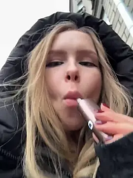 Snapshot of mur_girl chatting on 11/28/25, 12:19 mur girl online show from 11/28/25, 12:19