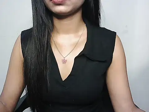 Snapshot of RIYAA_2 chatting on 10/21/25, 04:30 RIYAA 2 online show from 10/21/25, 04:30