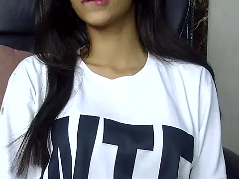 MAAYRA 09 online show from 03/12/25, 09:24