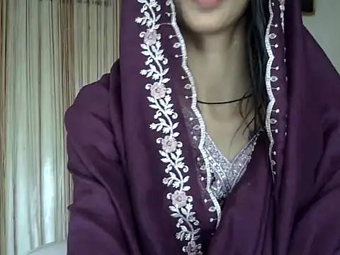 MAAYRA 09 online show from 09/27/25, 10:42