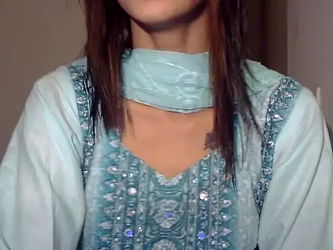 MAAYRA 09 online show from 12/17/25, 10:54