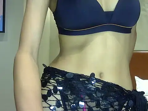 Snapshot of MAAYRA_09 chatting on 06/25/26, 01:48 MAAYRA 09 online show from 06/25/26, 01:48