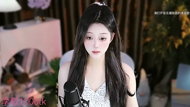 Snapshot of Arwyn-rr chatting on 09/21/25, 01:46 Arwyn-rr online show from 09/21/25, 01:46