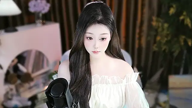 Snapshot of Arwyn-rr chatting on 11/11/25, 10:59 Arwyn-rr online show from 11/11/25, 10:59