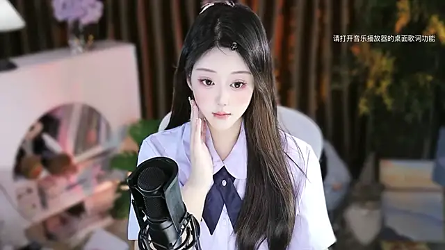 Snapshot of Arwyn-rr chatting on 11/18/25, 11:14 Arwyn-rr online show from 11/18/25, 11:14