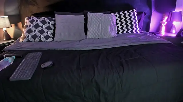 Snapshot of Aylen_darkmoor chatting on 02/14/25, 07:44 Aylen darkmoor online show from 02/14/25, 07:44