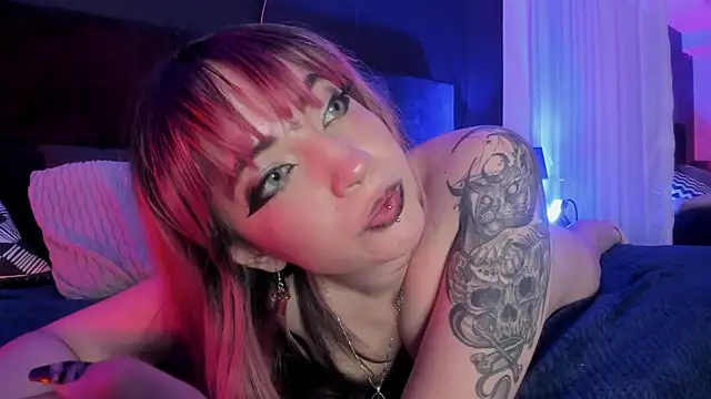 Snapshot of Aylen_darkmoor chatting on 02/28/25, 10:39 Aylen darkmoor online show from 02/28/25, 10:39