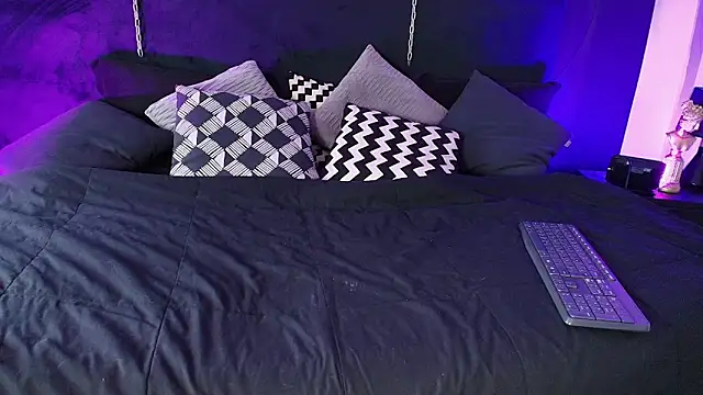 Snapshot of Aylen_darkmoor chatting on 11/24/25, 07:57 Aylen darkmoor online show from 11/24/25, 07:57