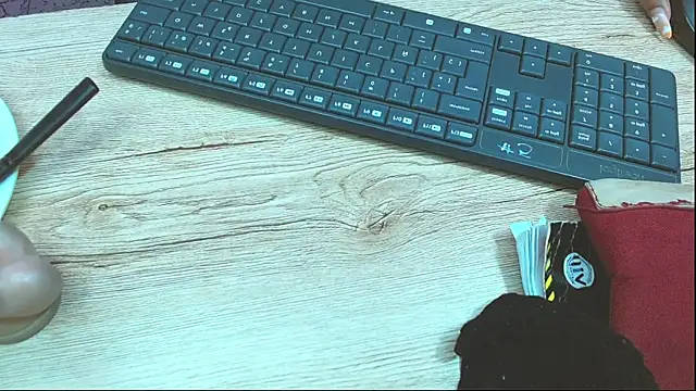 Snapshot of aliceroma chatting on 01/27/25, 03:18 aliceroma online show from 01/27/25, 03:18