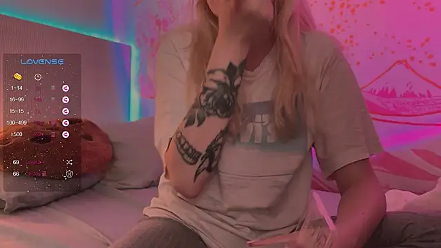 Snapshot of h2h0e chatting on 01/22/25, 05:17 h2h0e online show from 01/22/25, 05:17