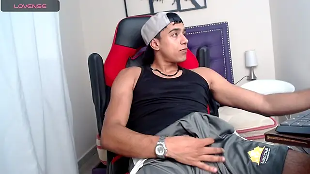 karlgiles  online show from 12/08/24, 05:55