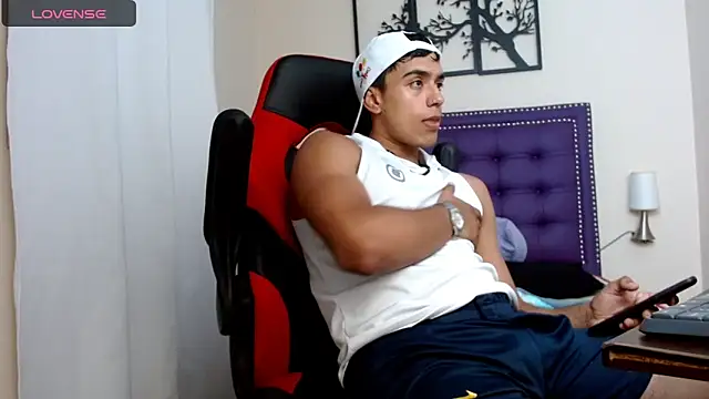 karlgiles  online show from 12/10/24, 06:28