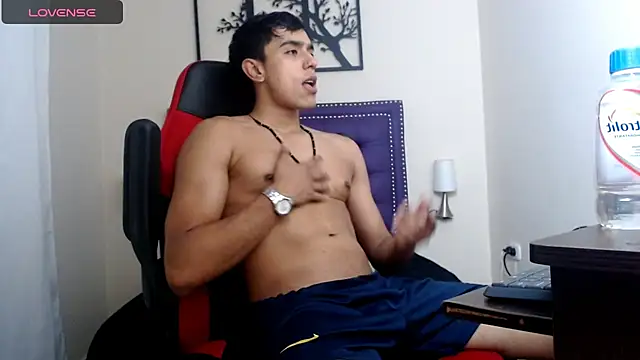 karlgiles  online show from 12/15/24, 06:37