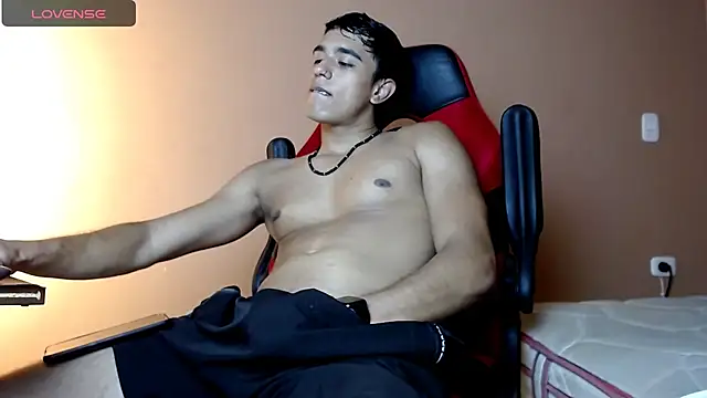 karlgiles  online show from 12/22/24, 07:21