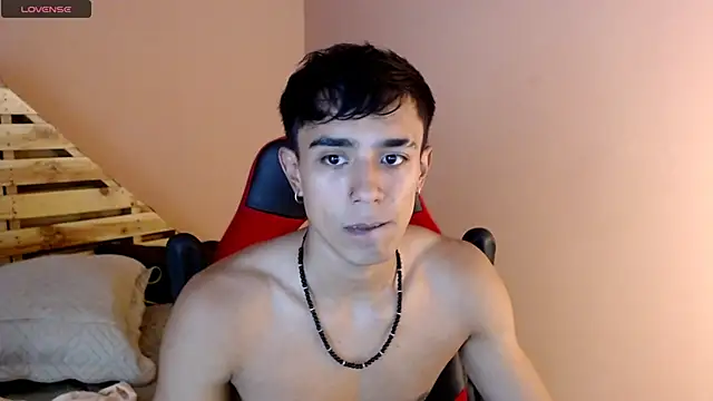 karlgiles  online show from 02/14/25, 05:46