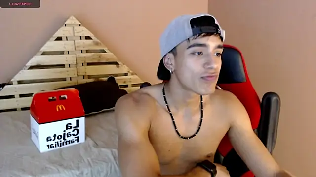 karlgiles  online show from 02/15/25, 06:44