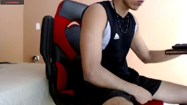 karlgiles  online show from 02/17/25, 06:37