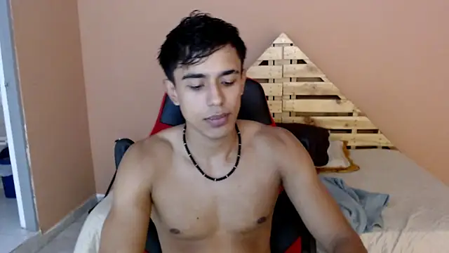 karlgiles  online show from 02/22/25, 06:41