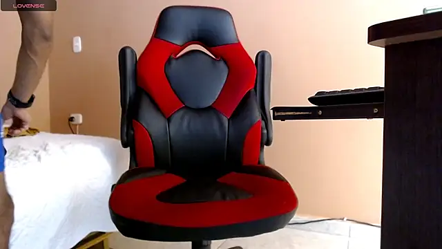 karlgiles  online show from 02/23/25, 06:34