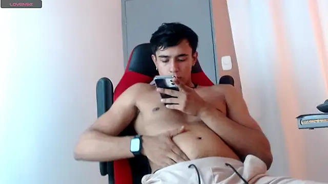 karlgiles  online show from 03/01/25, 06:11