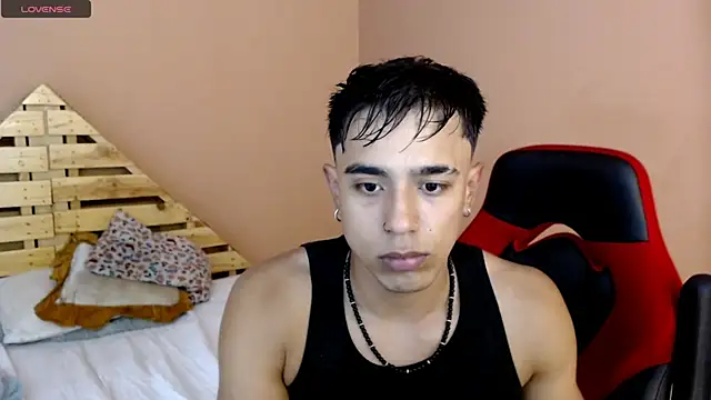 karlgiles  online show from 03/15/25, 07:38