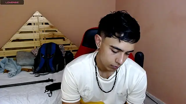 karlgiles  online show from 03/20/25, 05:47