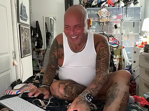 joeytatts66 online show from 10/25/25, 04:20